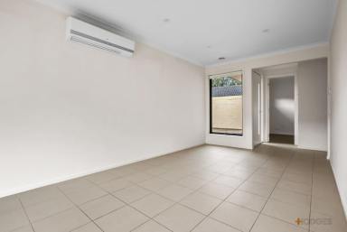 Unit For Lease - VIC - Carrum Downs - 3201 - Modern Living in Prime Locale!  (Image 2)