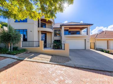 House For Sale - WA - Coogee - 6166 - Multi-level high quality family home (Image 2)