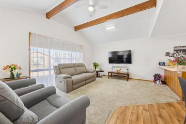 Unit For Sale - VIC - Mildura - 3500 - COMFORTABLE EASY LIVING (Image 2)