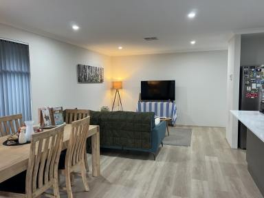 House For Sale - WA - Lakelands - 6180 - ITS A LITTLE RIPPER  (Image 2)
