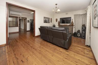 House For Sale - VIC - Swan Hill - 3585 - Cute, Quaint & Cosy Living in a Lovely Swan Hill Pocket (Image 2)