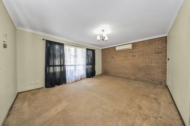 House For Sale - NSW - Tumut - 2720 - Brick home!  (Image 2)
