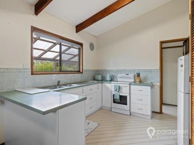 House For Sale - VIC - Fish Creek - 3959 - NEAT 3 BED 2 BATH HOME IN FISH CREEK  (Image 2)