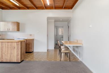 Unit For Lease - QLD - Darling Heights - 4350 - Tidy Two-Bedroom Unit!  (Image 2)