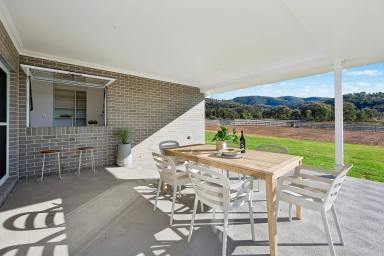 House For Sale - NSW - Mudgee - 2850 - ELEVATED FAMILY LIVING  (Image 2)