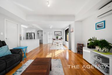 House For Sale - WA - Shoalwater - 6169 - Beachside Living With Room For Everyone  (Image 2)