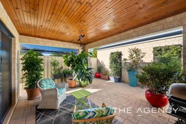 House For Sale - WA - Shoalwater - 6169 - Beachside Living With Room For Everyone  (Image 2)