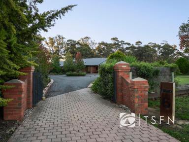 House For Sale - VIC - Strathfieldsaye - 3551 - Luxury family living in a record breaking neighbourhood  (Image 2)