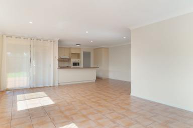 House For Lease - QLD - Glenvale - 4350 - Spacious and Well Maintained Family Home (Image 2)