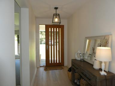 House For Lease - VIC - Lucknow - 3875 - EXCEPTIONAL FAMILY HOME WITH STUNNING VIEWS  (Image 2)