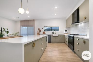 House For Lease - NSW - Lavington - 2641 - MODERN FAMILY OASIS!  (Image 2)
