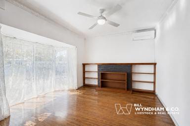 House For Sale - VIC - Bairnsdale - 3875 - Easy Living in a Quiet West Bairnsdale Location  (Image 2)