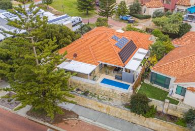 House For Sale - WA - Wannanup - 6210 - DRESS CIRCLE IN PORT BOUVARD  (Image 2)