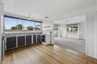 House For Sale - VIC - Camperdown - 3260 - Conveniently Situated Home | Walk to Schools or Shops  (Image 2)