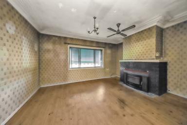 House For Sale - NSW - Tumut - 2720 - Enjoy the space with large home and generous yard. (Image 2)