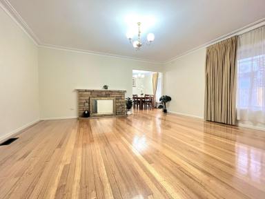 House For Lease - VIC - Moorabbin - 3189 - 4-Bed Sun-Soaked Convenient Living in Moorabbin  (Image 2)