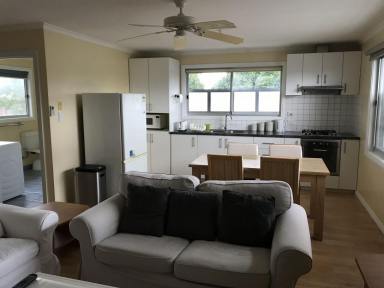 Apartment For Lease - VIC - Reservoir - 3073 - 2 bedroom apartment upstairs at rear. fully furnished all bills included $550 pw (Image 2)