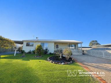 Unit Leased - VIC - Paynesville - 3880 - Coastal Comfort Near the Water - PRICE REDUCTION  (Image 2)