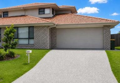 House For Sale - QLD - Pimpama - 4209 - Spacious Low Maintaince Home  (Image 2)