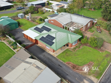 House For Sale - SA - Bordertown - 5268 - Lifestyle, Comfort, and Location! (Image 2)