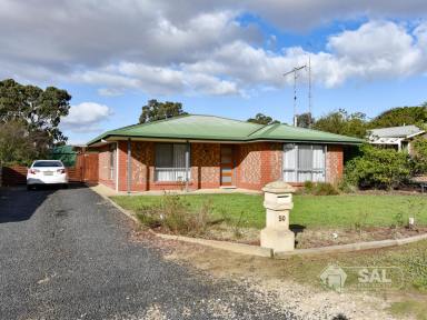 House For Sale - SA - Bordertown - 5268 - Lifestyle, Comfort, and Location!  (Image 2)