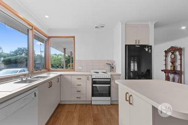 House For Sale - VIC - Inverloch - 3996 - Beachside Simplicity, Everyday Convenience  (Image 2)