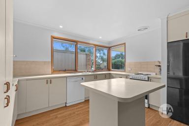 House For Sale - VIC - Inverloch - 3996 - Beachside Simplicity, Everyday Convenience  (Image 2)