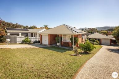Townhouse For Lease - NSW - Lavington - 2641 - STYLISH TWO-BEDROOM TOWNHOUSE WITH POOL! (Image 2)