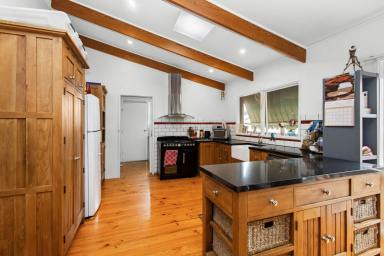House For Sale - VIC - White Hills - 3550 - Family comfort and convenience in a quiet court location  (Image 2)