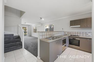 Townhouse For Sale - WA - Belmont - 6104 - Stylish Home in the Heart of Belmont! (Image 2)