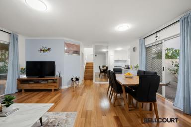 Townhouse For Sale - WA - Como - 6152 - SPACIOUS, MODERN & LOW MAINTENANCE  (Image 2)