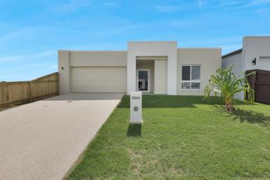House For Lease - QLD - Andergrove - 4740 - LUXURIOUS LAKESIDE HOME  (Image 2)
