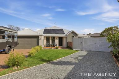 House For Sale - WA - Warnbro - 6169 - BEACHSIDE STUNNER: ENTERTAINERS PARADISE  (Image 2)