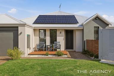 House For Sale - WA - Warnbro - 6169 - BEACHSIDE STUNNER: ENTERTAINERS PARADISE  (Image 2)