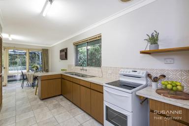 House For Sale - WA - Lesmurdie - 6076 - Family Living in the heart of Lesmurdie  (Image 2)