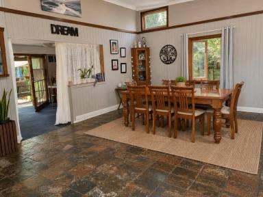 House For Sale - QLD - Macleay Island - 4184 - Spacious 3 Bedroom. Family Retreat on a Rare Double Block  (Image 2)