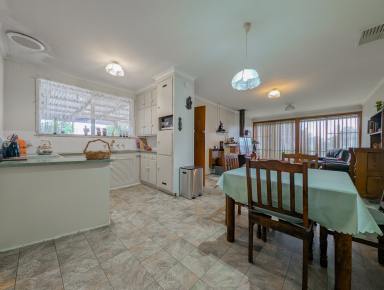 House For Sale - VIC - Kerang - 3579 - Convenient Living in a Quiet Residential Court  (Image 2)