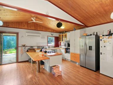 House For Sale - VIC - Wy Yung - 3875 - ROOM TO MOVE ON 3.3 ACRES AND SO CLOSE TO TOWN!  (Image 2)