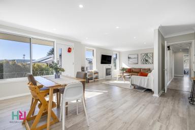 House For Sale - NSW - Lithgow - 2790 - Fully Renovated Family Home with Views on 917sqm  (Image 2)