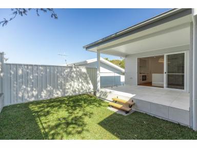 House For Lease - NSW - Tallwoods Village - 2430 - As  New Home  (Image 2)