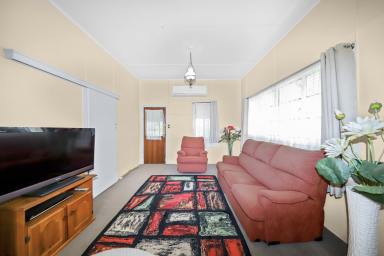 House For Sale - NSW - Tumut - 2720 - Neat & Tidy!  (Image 2)