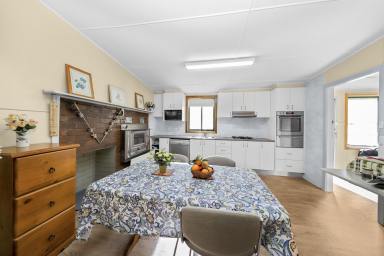 House For Sale - NSW - Tumut - 2720 - Neat & Tidy!  (Image 2)