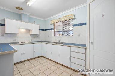 House For Sale - WA - Parmelia - 6167 - RETRO CHARM, BIG BLOCK & POWERED WORKSHOP!  (Image 2)