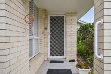 Unit For Sale - NSW - Raymond Terrace - 2324 - CONVENIENT LIVING JUST MOMENTS TO TOWN!  (Image 2)
