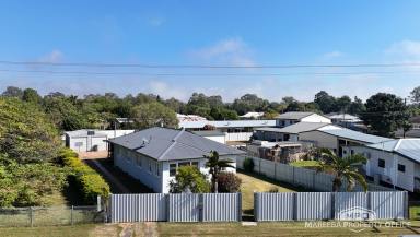 House For Sale - QLD - Mareeba - 4880 - SPACIOUS FAMILY HOME - SHED, DECK & WALK TO TOWN  (Image 2)