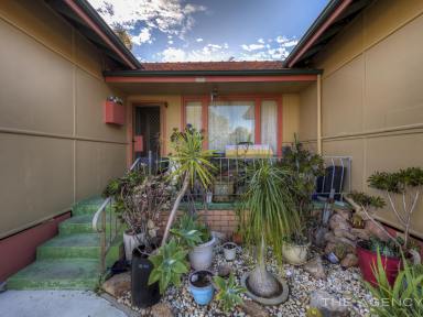 House For Sale - WA - Cloverdale - 6105 - Prime Location  (Image 2)