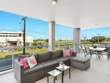 Unit For Lease - NSW - Wollongong - 2500 - 3 BEDROOM UNIT - CBD LIVING - WALK TO THE BEACH (Image 2)