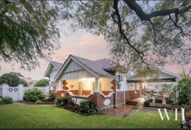 House For Lease - WA - Palmyra - 6157 - Character house in great location (Image 2)
