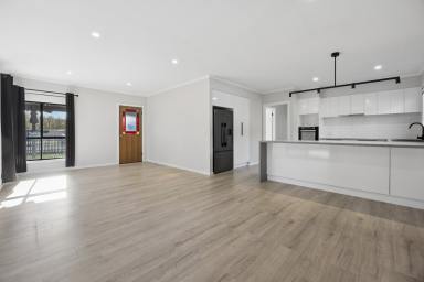 House For Sale - VIC - Camperdown - 3260 - MODERN, EASY LIVING IN A CONVENIENT LOCATION  (Image 2)