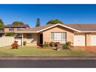Unit For Sale - NSW - Tuncurry - 2428 - Prime Location - Walk to Everything Tuncurry Has to Offer  (Image 2)